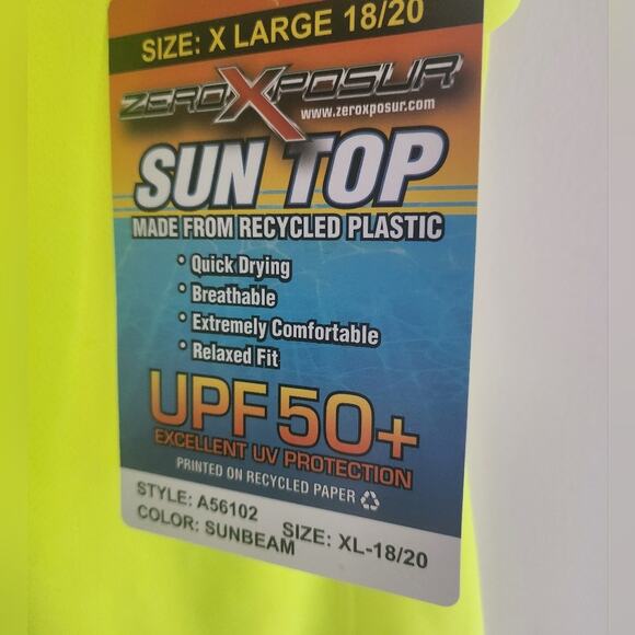 18/20 New Rashguard Swim Shirt - Picture 2 of 2